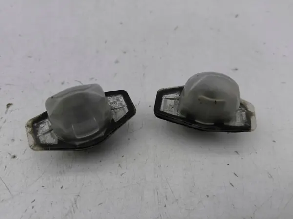 Luz da placa traseira Honda CR-V 2013 OEM AMD125593 image 2