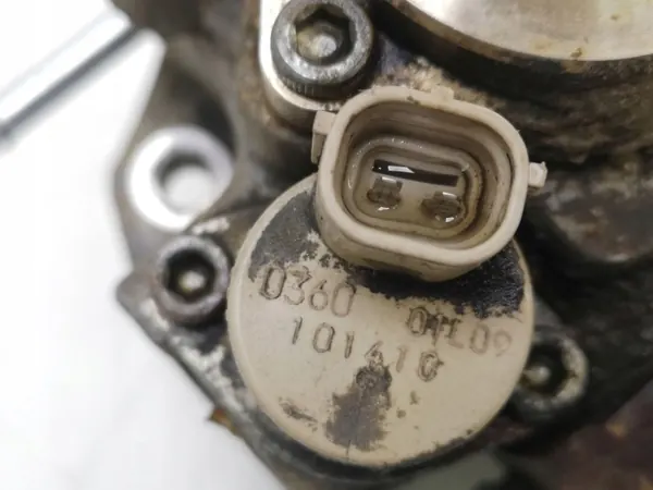 Pompe à injection haute pression Mazda CX-7 2011 OEM R2AA13800 image 4