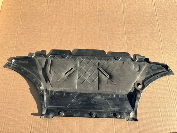 AUDI A5 A4 B8 Underbodsskydd 8K1863821H image 2