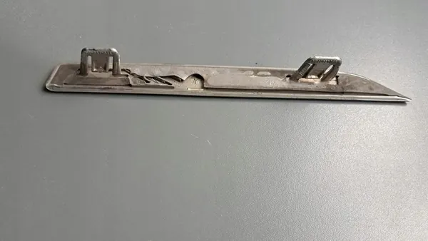 Renault OE 990429948R rivestimento parafango image 2