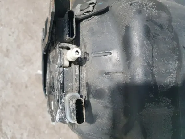 Tanque AdBlue usado OEM 5803236615 para Iveco DAILY VI image 6