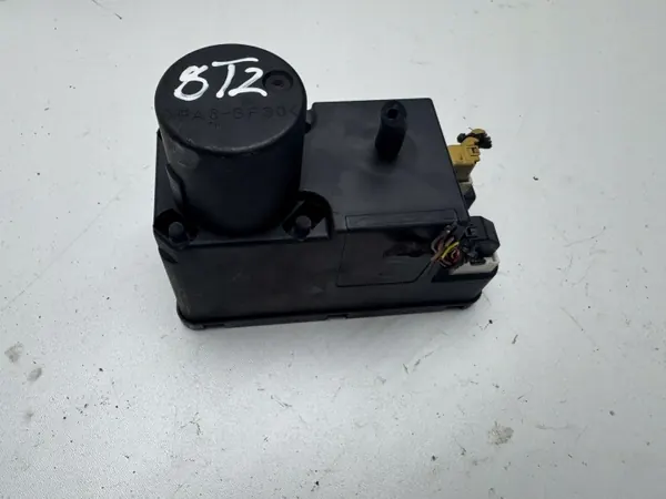 Keskitulppapumppu OEM 8TZ006522 Audi 100 A6 C4:lle image 2