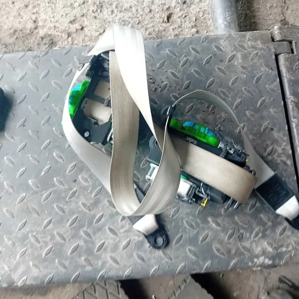 AUDI A5 8T Front Seat Belts Set 8T0857705 image 2