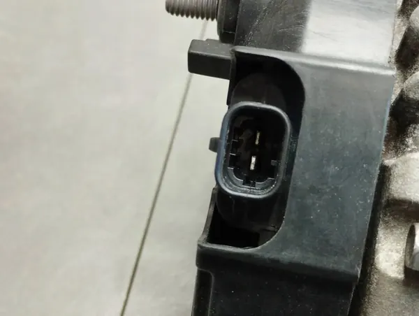 Opel Insignia A 2016 1.6 CDTI Vaihtovirtageneraattori 140A OEM 13586366 image 3