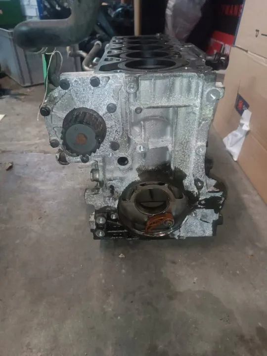 Begagnad Volvo Motorblock D5204T6 för V40 II 2.0 D image 3