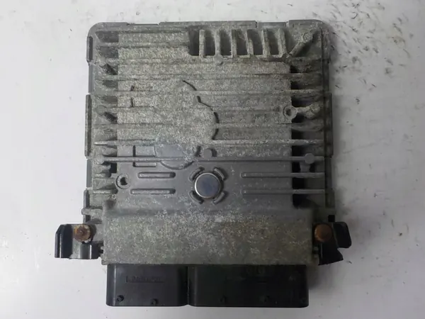 Computadora Audi A3 8P 1.6 TDI OEM 03L906023M 5WP42813AA image 2