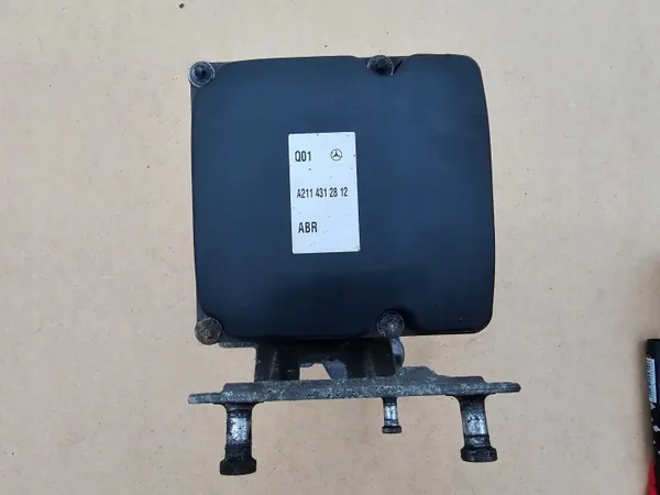 Mercedes ABS-pomp OEM 2114312812 Gebruikte Staat image 3