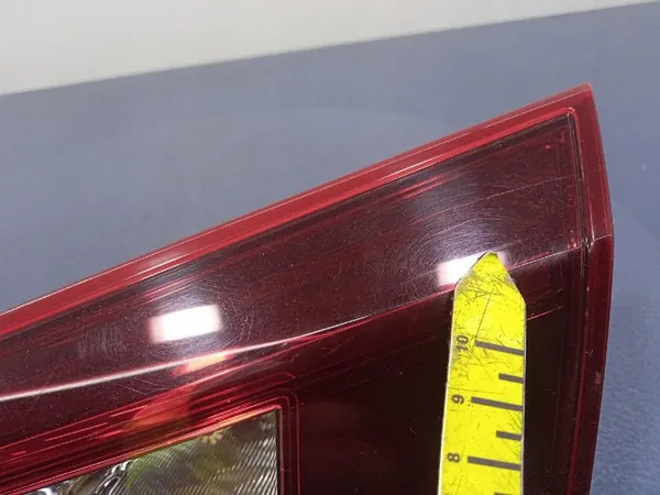 Mazda 3 III BM Sedán Luz Interior Trasera Derecha image 6