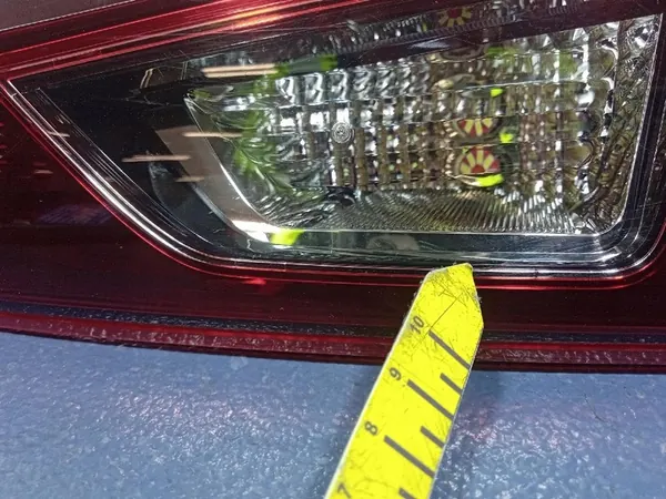 Mazda 3 III BM Sedán Luz Interior Trasera Derecha image 9