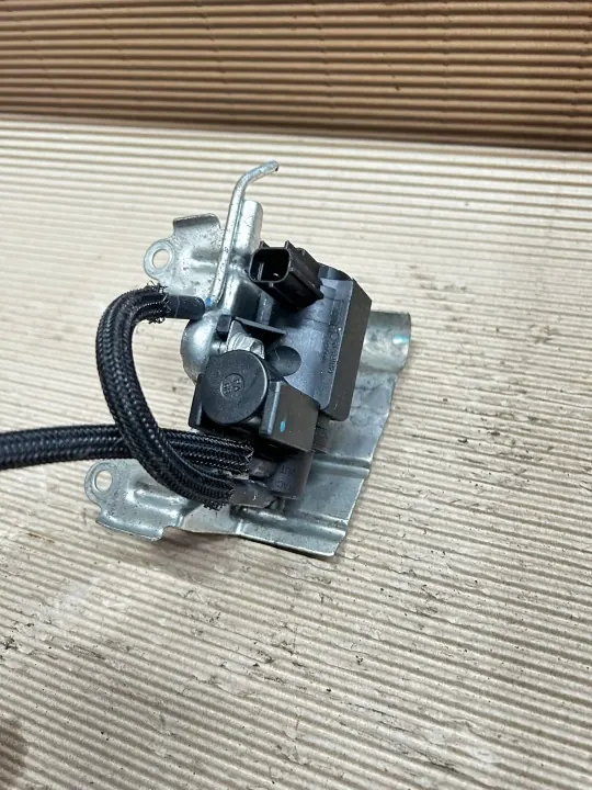 Válvula de vacío OEM 70051308 para Toyota Avensis II 2.0/2.2 D4D image 3