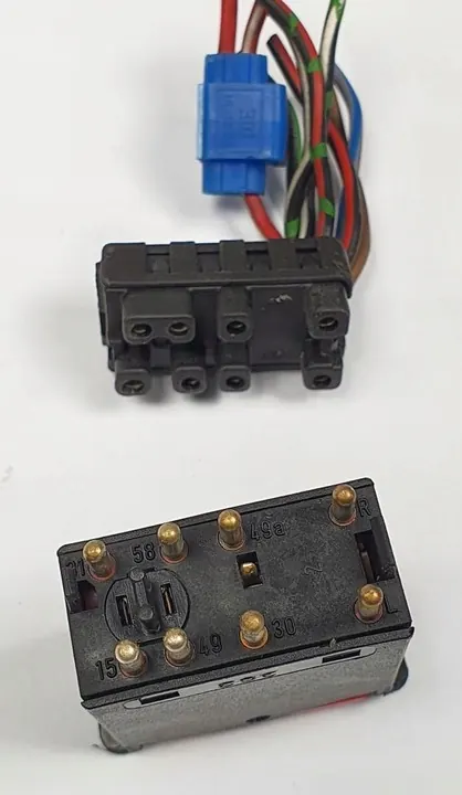 Interruptor de Luz de Emergência Mercedes W201 0008209010 image 3