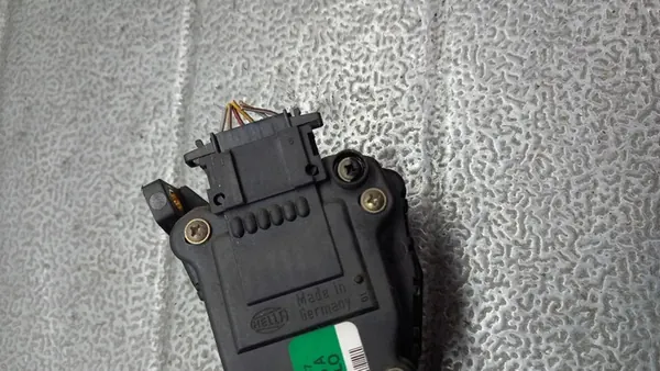 Gaspotentiometer Audi A4 B5 1.6 1999 OEM 01 image 4