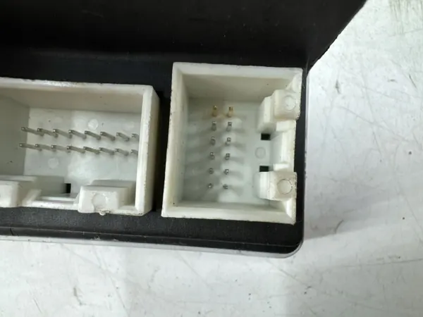 Audi centrale vergrendelpomp OEM 8D0862257E - Gebruikt image 9