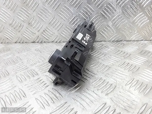 Module de contrôle climatique Ford Focus 2017 F1ET18C612 image 3