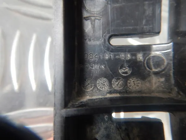 TESLA 3 Guida Paraurti Sinistra 1084181-00-E image 6