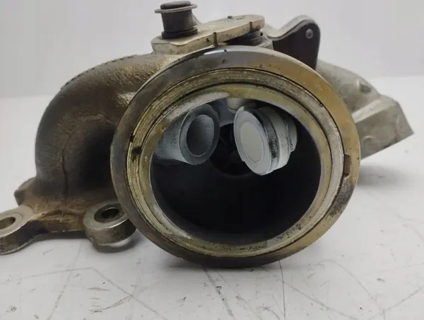 Volkswagen T-Roc 2018 Turbo image 2