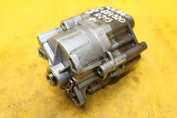 Bomba de óleo Mercedes OEM A6541800101 - Peça OE usada image 2