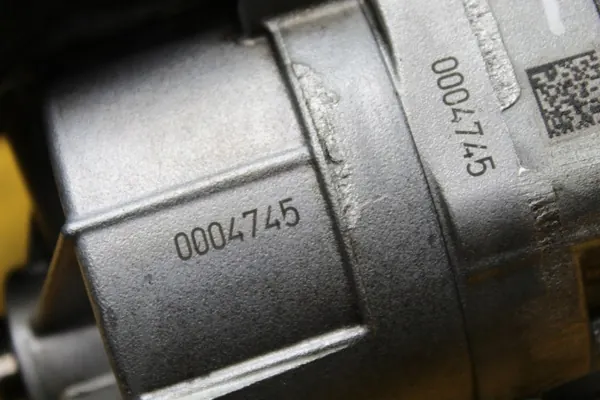 Bomba de óleo Mercedes OEM A6541800101 - Peça OE usada image 8