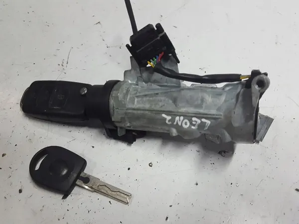 Conjunto de chaves SEAT Leon 2 OEM TOC50462 - Usado image 2