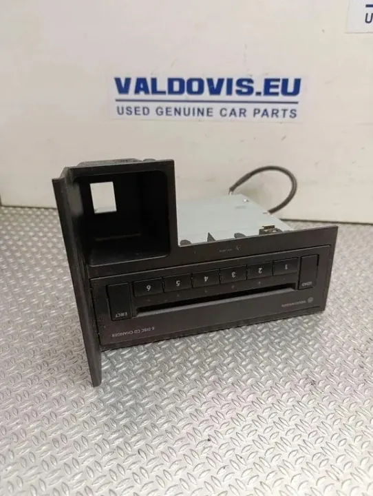 VW Touran CD-vaihtaja OEM 1T0035110B - Käytetty image 3