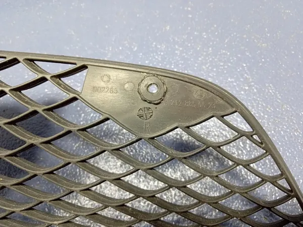 MERCEDES E-KLASSE W212 VOORBUMPER GRILLE RECHTS A2128850623 image 7