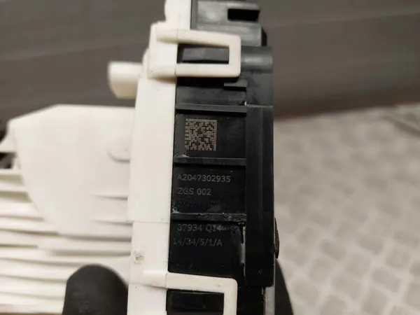 Bakre vänstra dörrlås Mercedes-Benz GLA W156 2015 OEM A2047302935 image 2