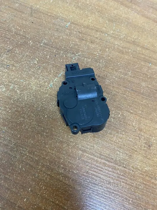 Motor de compuerta Jaguar XF OEM MF1139300770 - Usado image 3