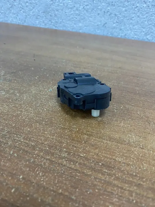 Motor de compuerta Jaguar XF OEM MF1139300770 - Usado image 4