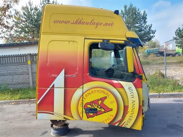 Cabina Volvo FH12/FH13 2002-2009 Globetrotter XL usada image 10