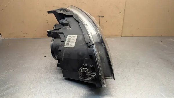 Mercedes-Benz C W204 2009 Koplamp image 2