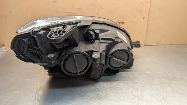 Mercedes-Benz C W204 2009 Koplamp image 3