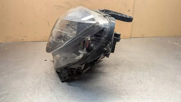 Mercedes-Benz C W204 2009 Koplamp image 4