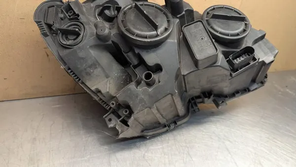 Mercedes-Benz C W204 2009 Koplamp image 6