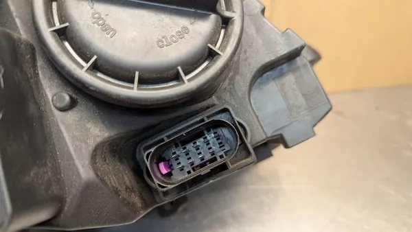 Mercedes-Benz C W204 2009 Koplamp image 7