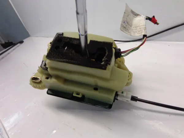 Mercedes C W203 Versnellingspook OEM A2032678924 image 5