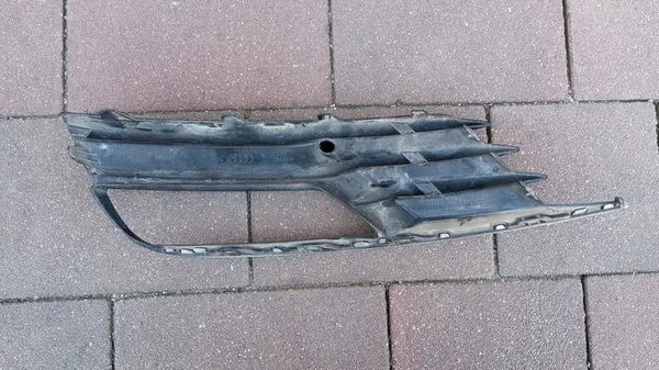 Rejilla de parachoques delantero derecha AUDI A3 8V Sedan 8V5807682A image 2