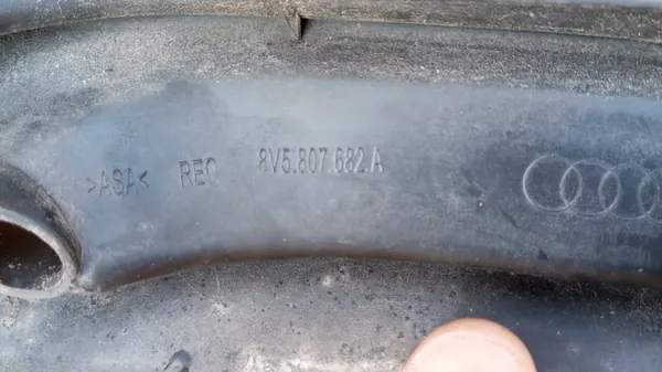 Rejilla de parachoques delantero derecha AUDI A3 8V Sedan 8V5807682A image 3