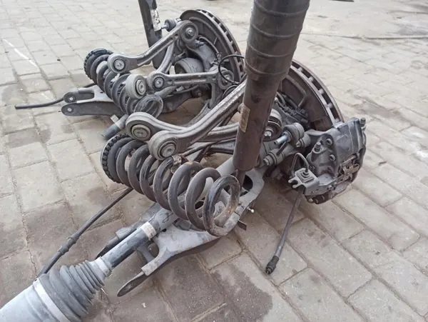 OEM 352432463 taka-akselinivel vasen Maserati Ghibli III image 3