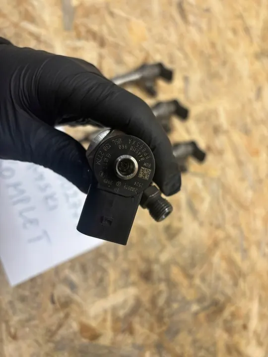 Iniettori AUDI A6 C8 2.0 TDI Set 4 pz OEM 05L130277M image 5