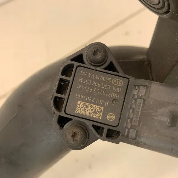 Intercooler Schlauch Sensor VW PASSAT B7 1.4 TSI 2012 image 7