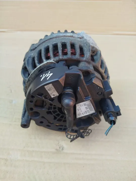 Vaihtovirtageneraattori Bosch A4 B7 2.0 TDI image 3