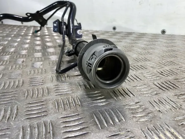 Subaru Forester polttoainetulppa OEM FBZ22161 - Käytetty image 4