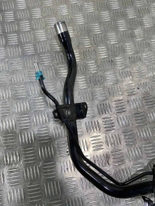 Subaru Forester polttoainetulppa OEM FBZ22161 - Käytetty image 7