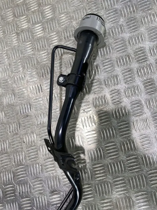 Subaru Forester polttoainetulppa OEM FBZ22161 - Käytetty image 9