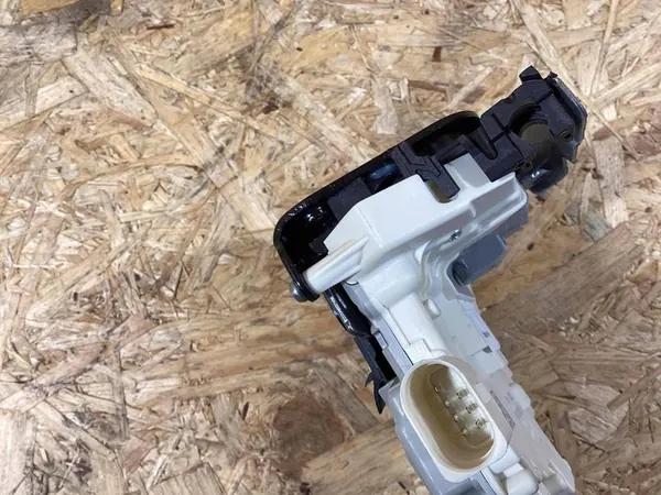 Bakdörrslås Höger Porsche Cayenne 9A783911600 image 4