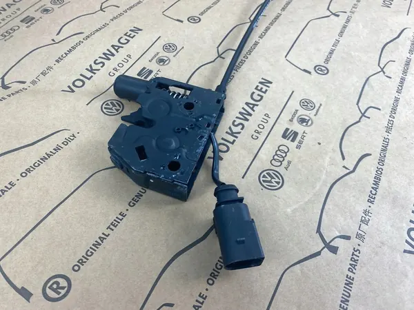 AUDI A3 8V 12-20 Huvar lås kabel komplett 8V0823509 image 2