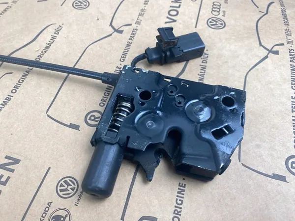 AUDI A3 8V 12-20 Huvar lås kabel komplett 8V0823509 image 6