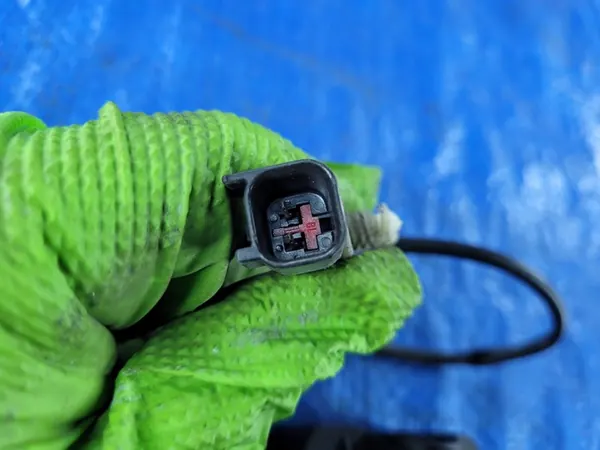 VOLVO S60 V40 II Främre Vänster Motorhuvslås Sensor OEM 31371016 image 3