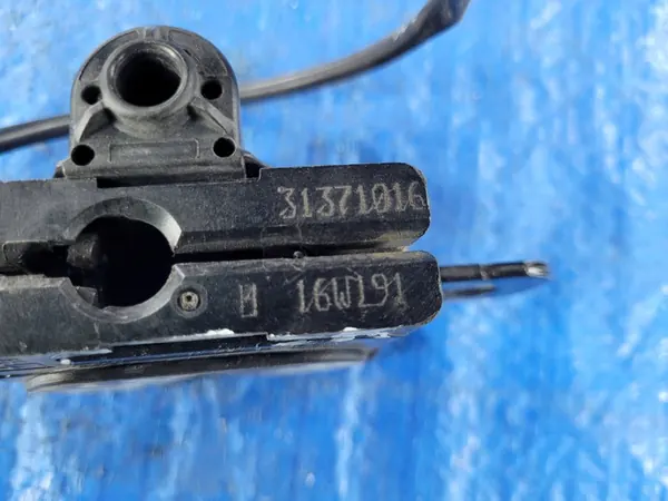 VOLVO S60 V40 II Främre Vänster Motorhuvslås Sensor OEM 31371016 image 5