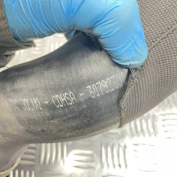 VOLVO XC60 I 2008-2016 Manguera de aire 2.4D 30792300 image 4